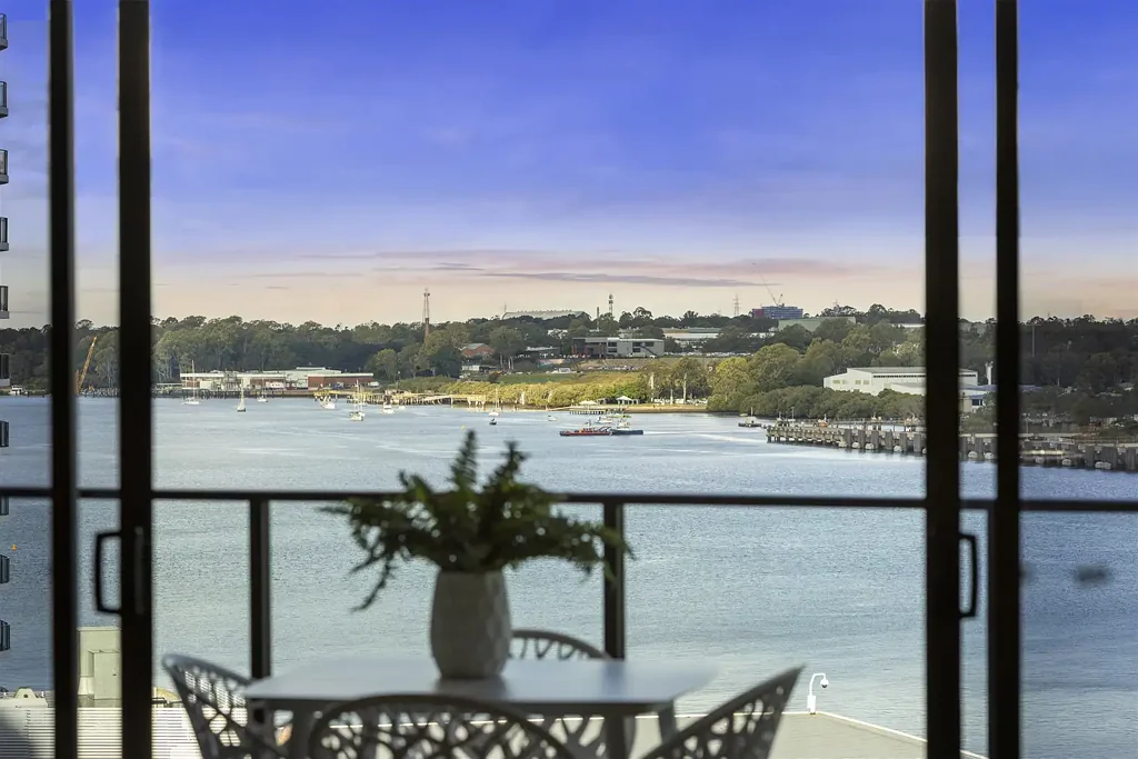 Hamilton 2房 河景奢居 东向采光 豪华设施 便捷交通 优质建材 Sun-drenched Easterly River Views
