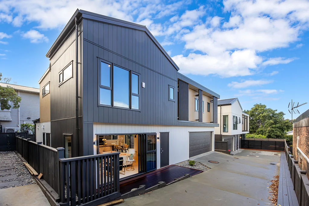 Royal Oak 4Zimmer Edgy Glamour in Desirable Location