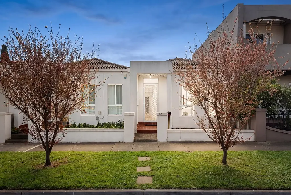Keilor East 2Phòng ngủ Light-Filled Living in a Prime Keilor East Location!