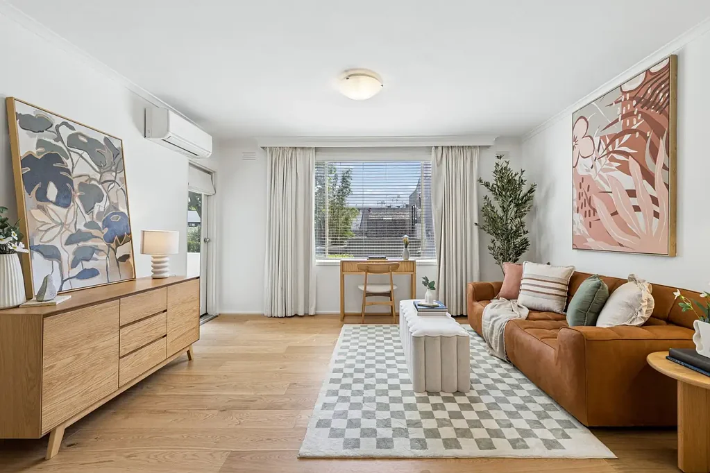 Elwood 2房  Big rooms, snazzy updates and a lock-up garage