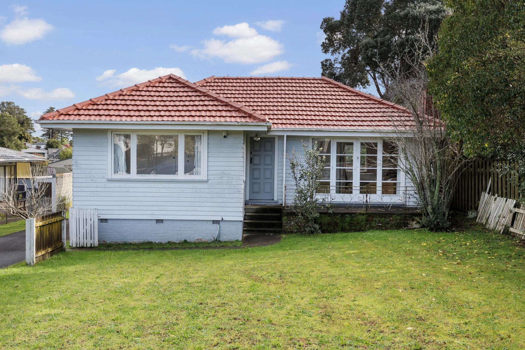 Mount Roskill 2ห้องนอน Freestanding home with HUGE potential