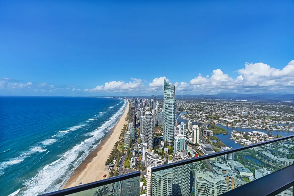 Surfers Paradise 3कमरा Impressive 251m2* Skyhome - Incredible Views In Every Direction - Owners Committed Elsewhere - Must Be Sold!