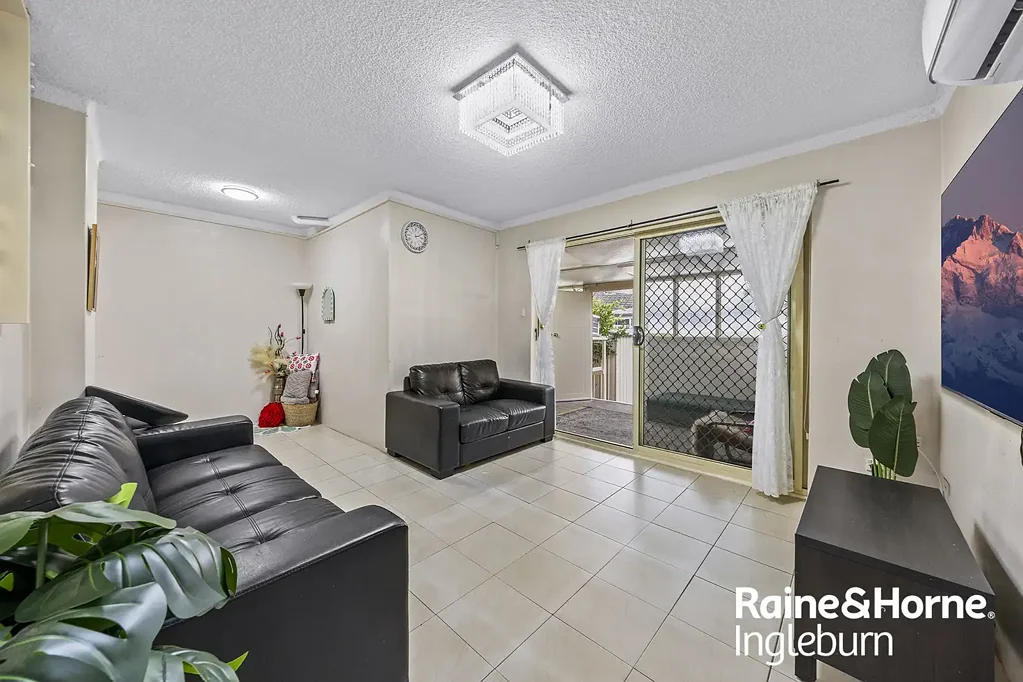 Macquarie Fields 3 Bedroom Macquarie Fields Selective Catchment | Walk to Station & Bus | Low Strata