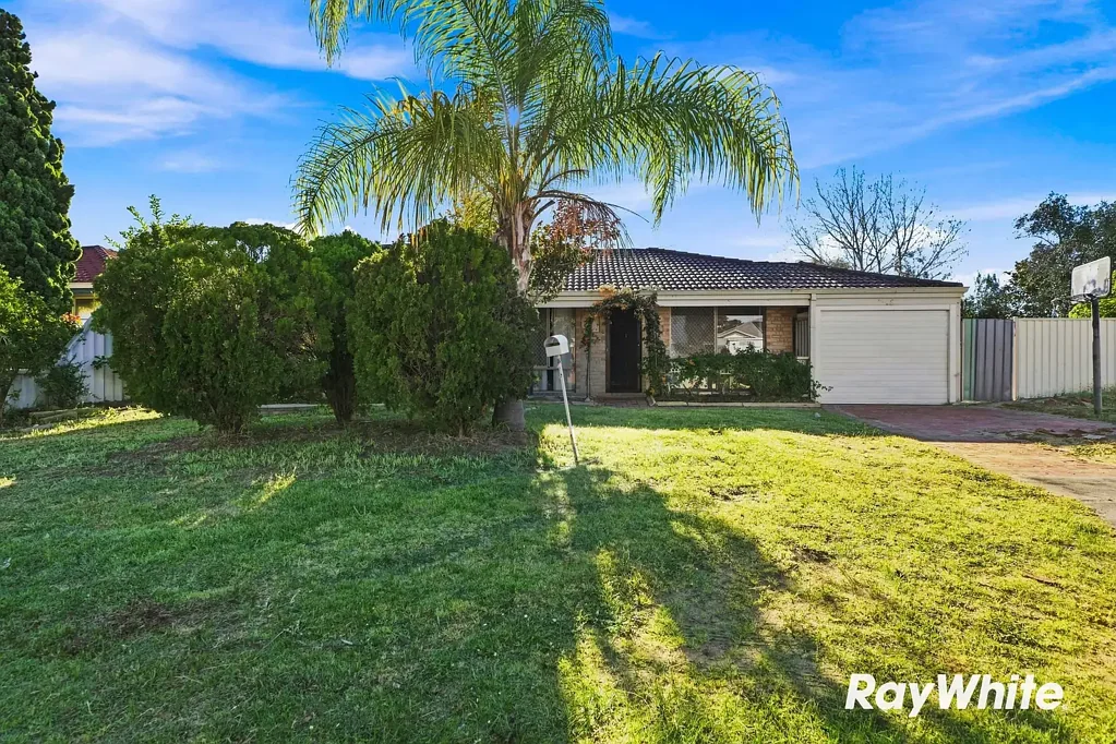 Ballajura 4房  Family Home - A Hop & Skip to Ballajura Train Station!
