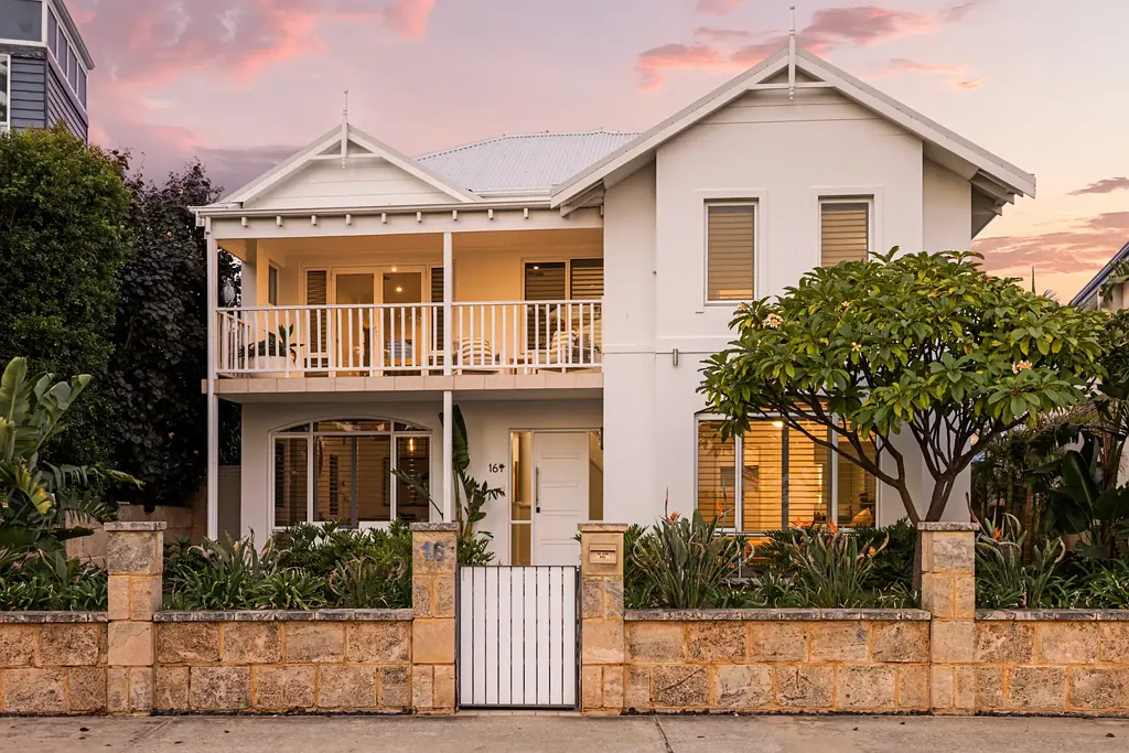 16 Azzuro Crescent, Hillarys, WA 6025