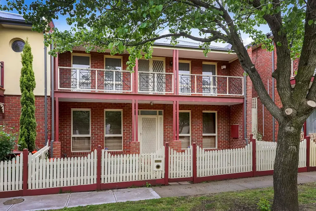 FANTSTIC RESIDENCE IN WATEFORD GREEN ESTATE!