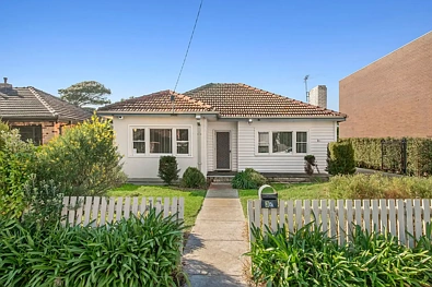 Frankston 5房 多功能物业，拥有卓越停车位和灵活性 Versatile Property with Exceptional Parking & Flexibility