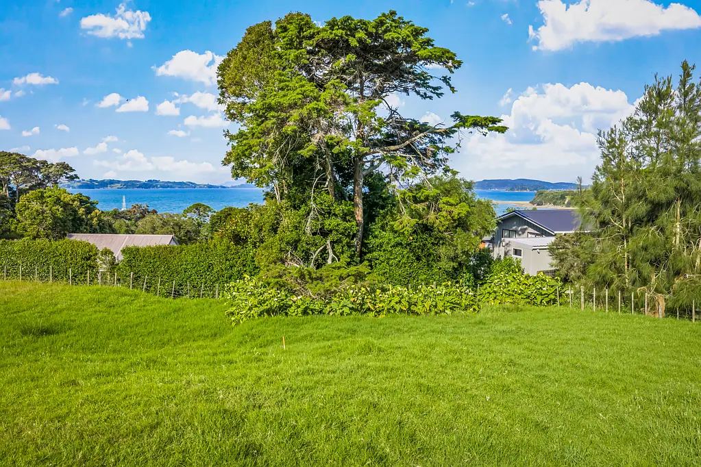 Algies Bay Private Coastal Retreat