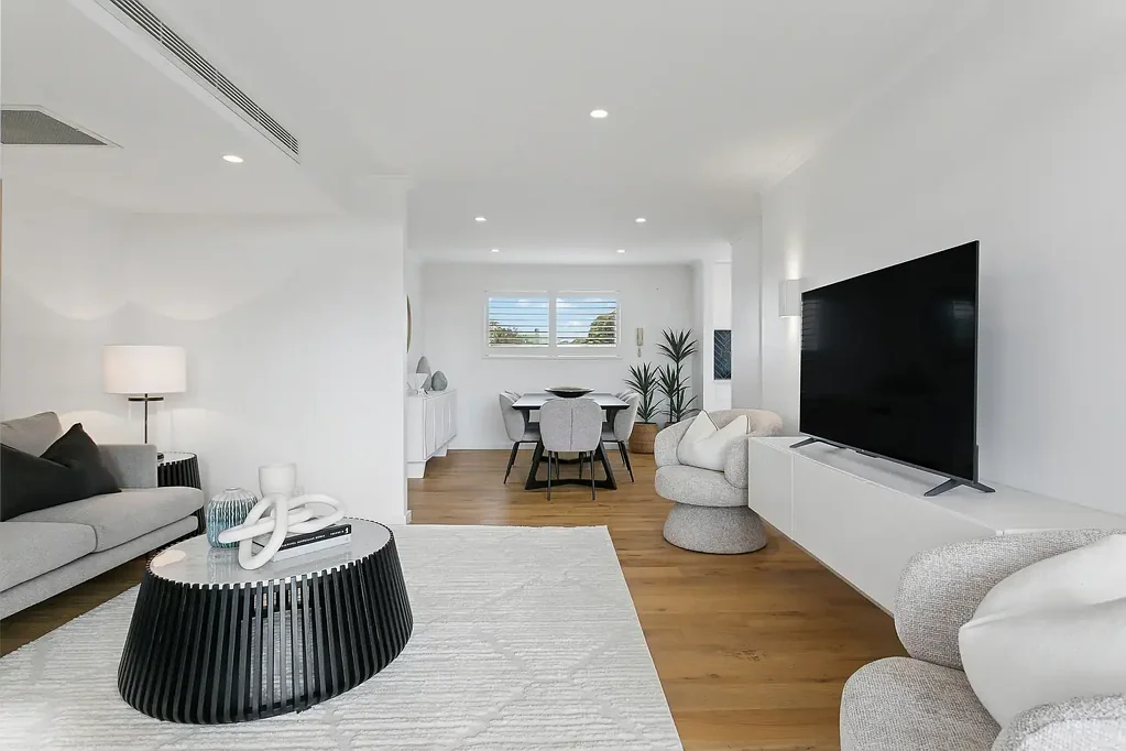Wiley Park 2ਬੈੱਡਰੂਮ Sunlit apartment reveals chic modern renovations