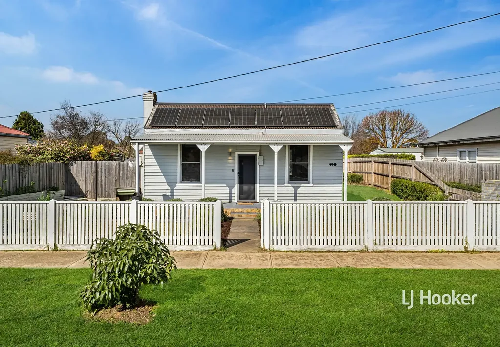Broadford 3 Slaapkamer Cute as a Button: Charming Miners' Cottage with Modern Comforts