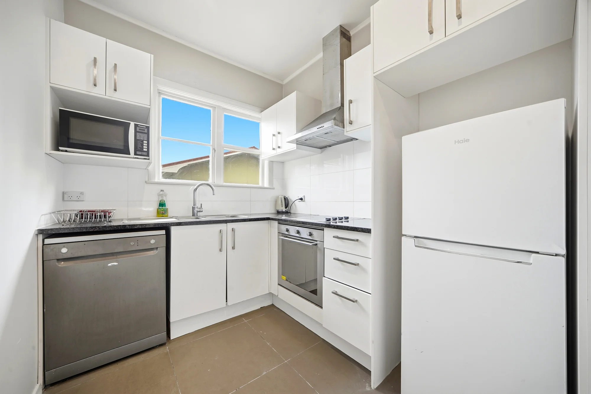8 Renton Road, Mount Albert, photo 4
