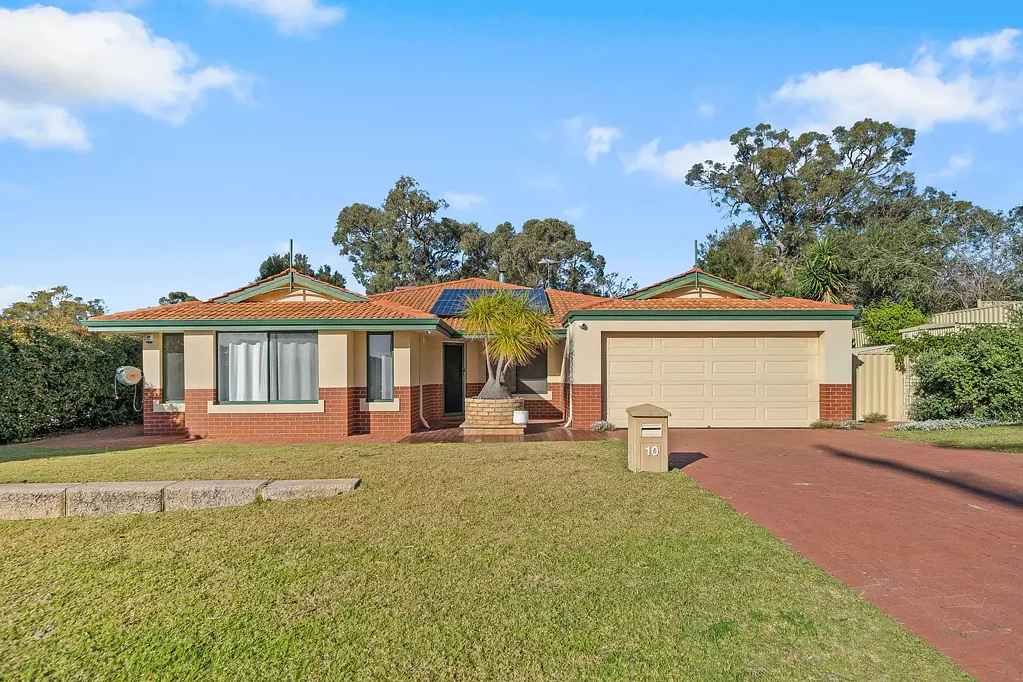 SPACIOUS FAMILY ENTERTAINER WITH POOL, HUGE BACKYARD & A MASSIVE SHED