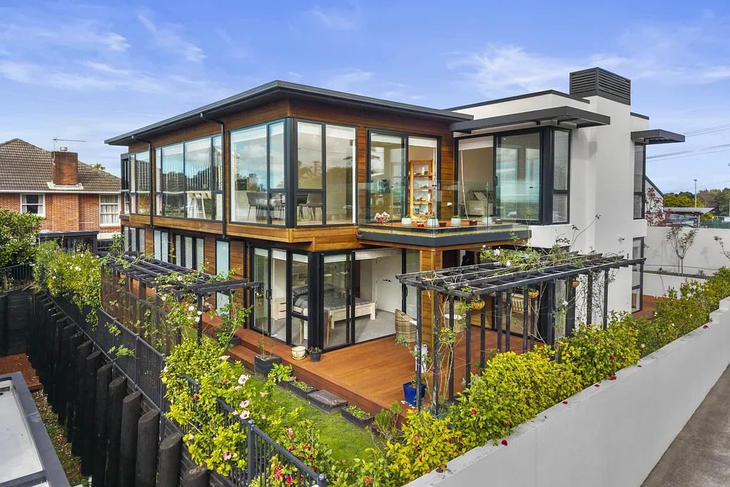 Takapuna 5Kwarto Refined Luxury with Exceptional Lake Views