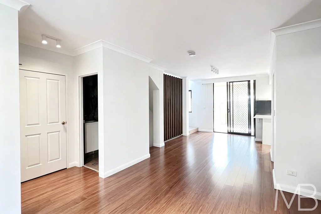 Split-level Townhouse in Inner-City Setting