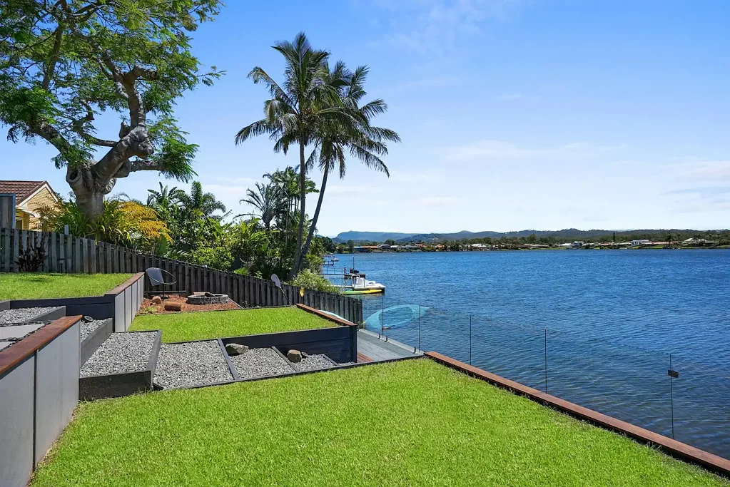 Elanora 5ห้องนอน A Rare Opportunity to Score Lakeside Living!