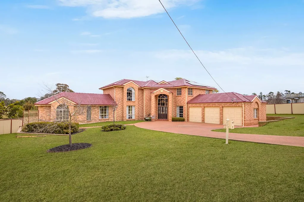 Wilton 6 Bedroom Spacious Family Retreat with Pool, Granny Flat + Urban Development Potential