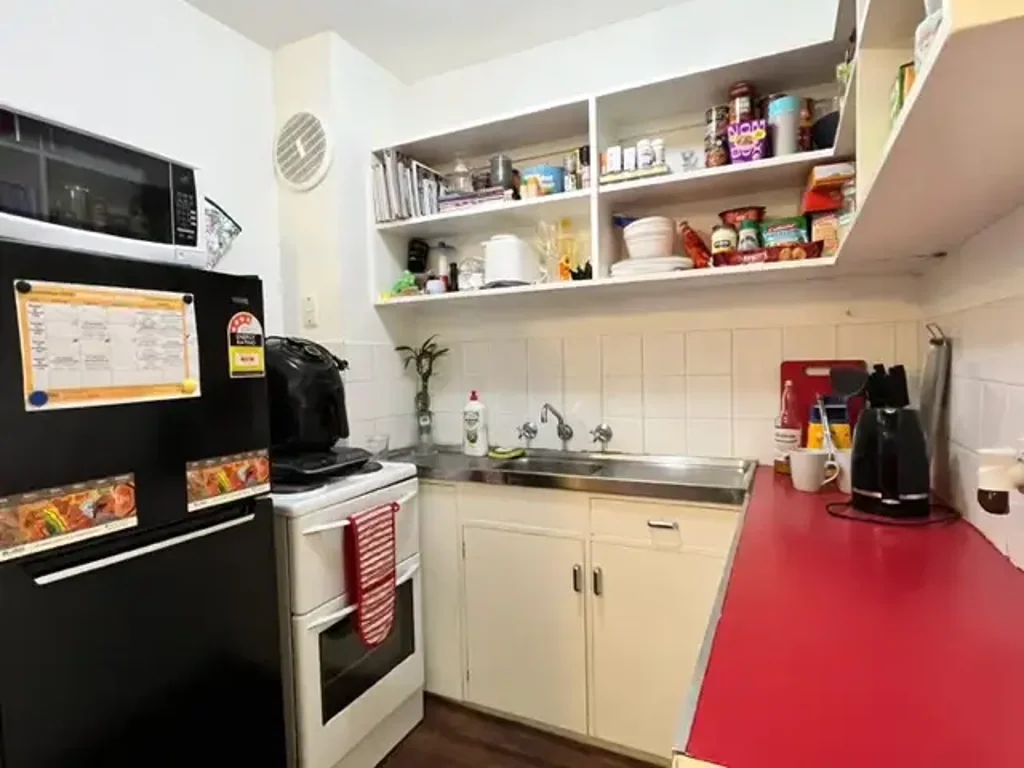 Beresford 2chambre Calling all Investors a 2 Bedroom Unit in Central Location