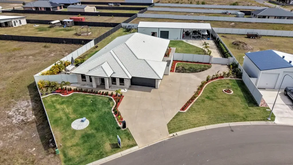 Burrum Heads 4બેડરૂમ Near New, Big Home On Half An Acre With An Enormous Shed Near The Beach!