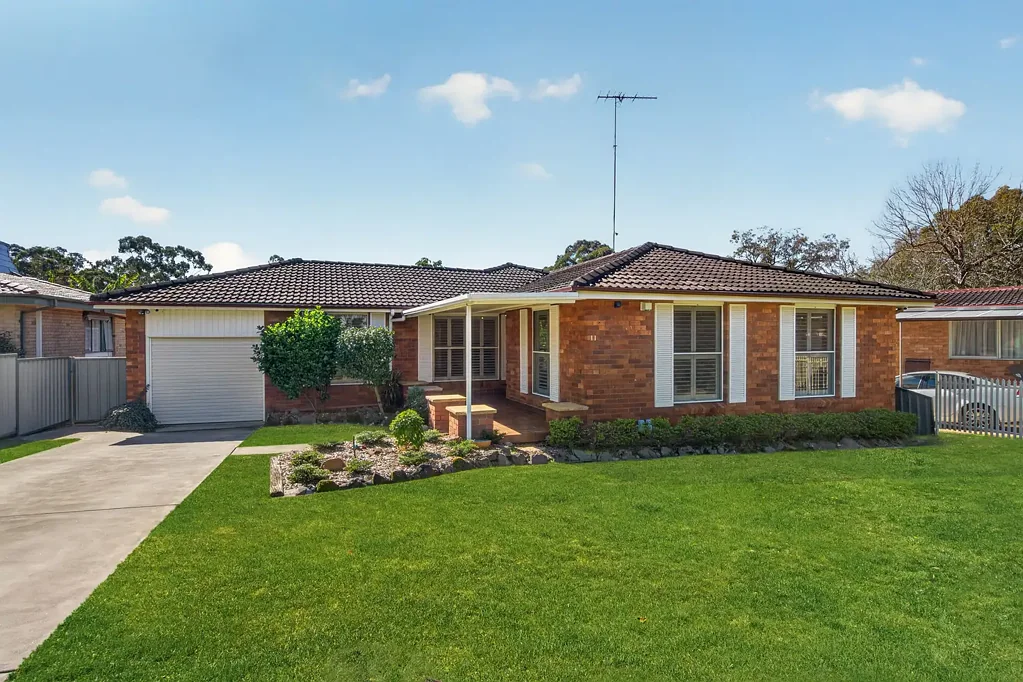 Kings Langley 4 Bedroom Spacious Single-Level Family Home