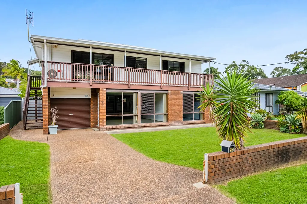 52 Clare Crescent, Berkeley Vale, NSW 2261
