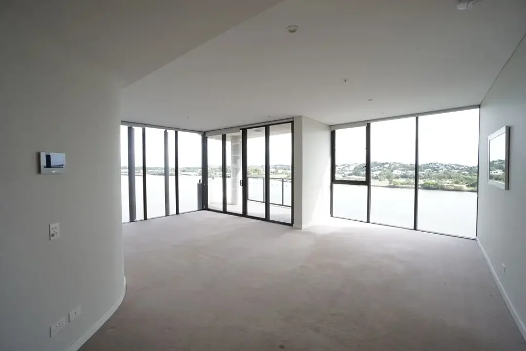 Modern 3 Bedroom 2 Bathroom River Views w/ Infinity Pool
