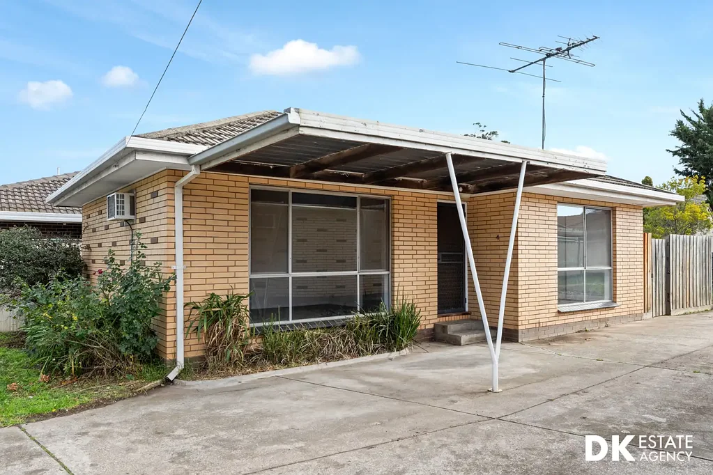 Werribee 2 Bedroom Charming 2-Bedroom Unit in Prime Werribee Location