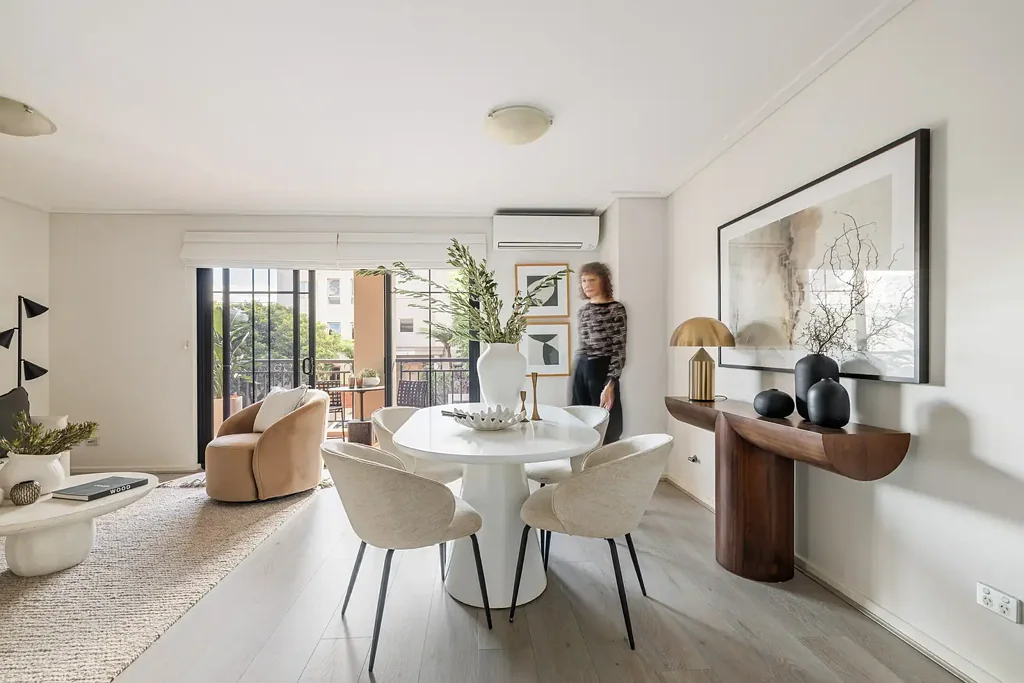 Rozelle 1房 Balmain Shores度假村 朝北阳台 大型露台 低维护生活 游泳池健身房 桑拿 安全停车 Indoor/outdoor apartment in resort-style Balmain Shores