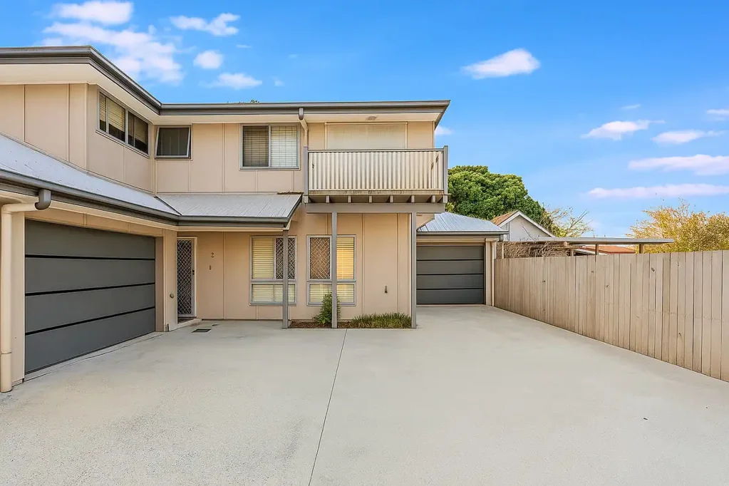 Spacious Townhouse - Perfect Location!
