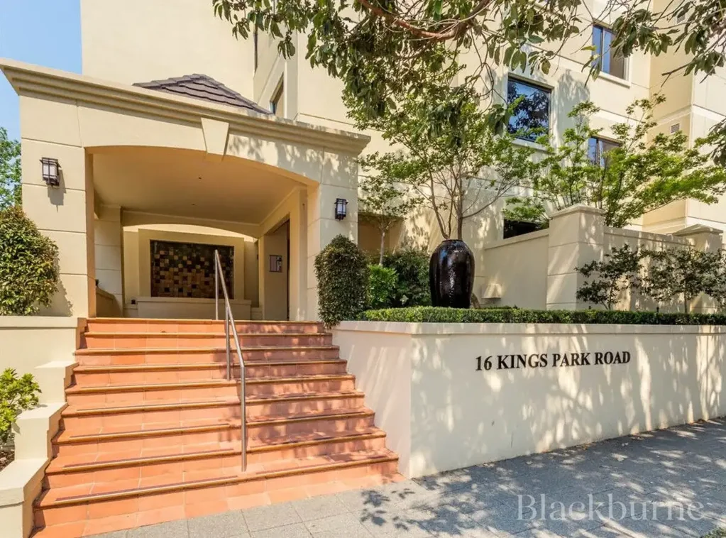Spacious Apartment Opposite Kings Park – Prime West Perth Lifestyle!