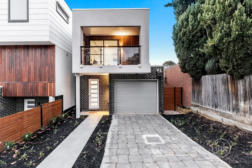 Greensborough 3બેડરૂમ Stylish Living A Short Walk From Every Possible Amenity!