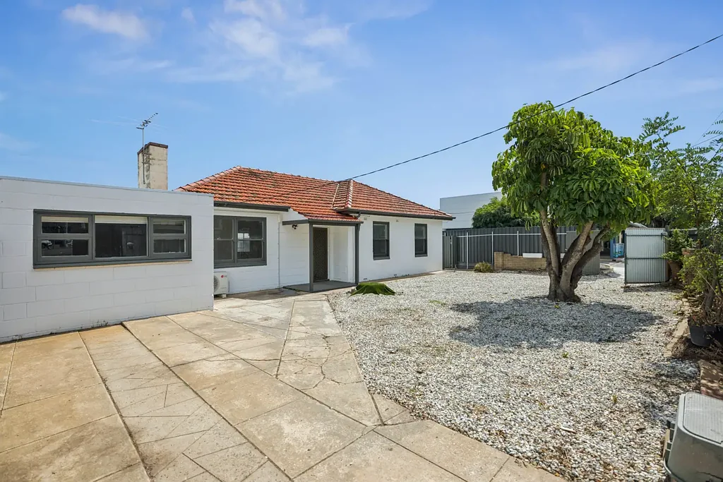 Warradale 4chambre High-Exposure Development Opportunity in Blue-Chip Location