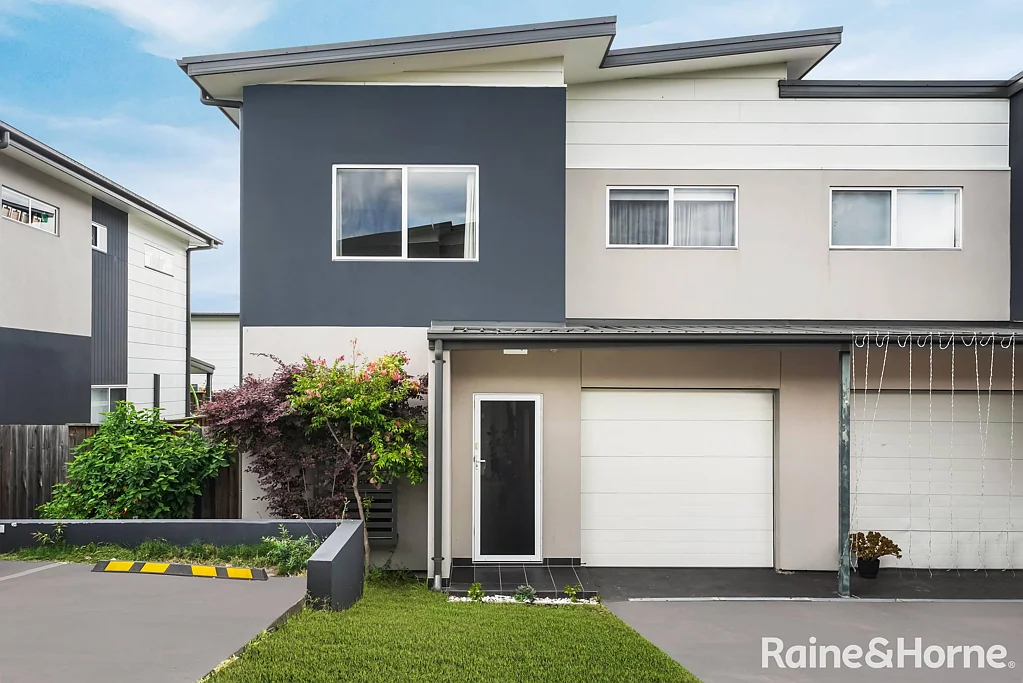 4/52A Atlantic Boulevard, Glenfield, NSW 2167