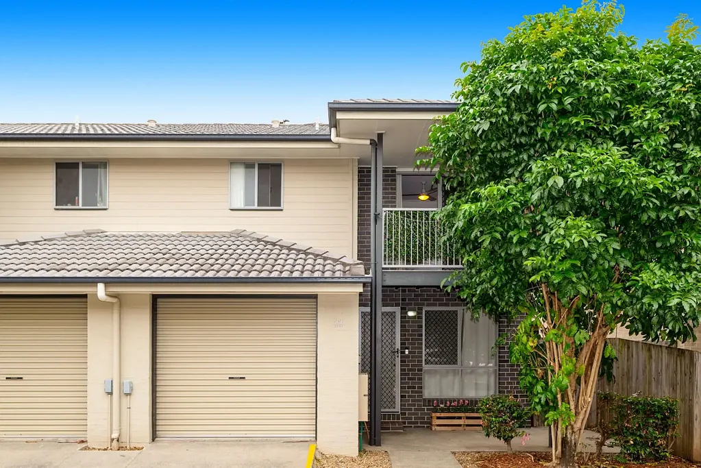 Boondall 3 Bedroom Spacious Dual-Level Townhouse