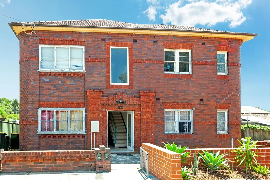 QUIET AND RELAXED LIVING IN THE HEART OF SUMMER HILL!