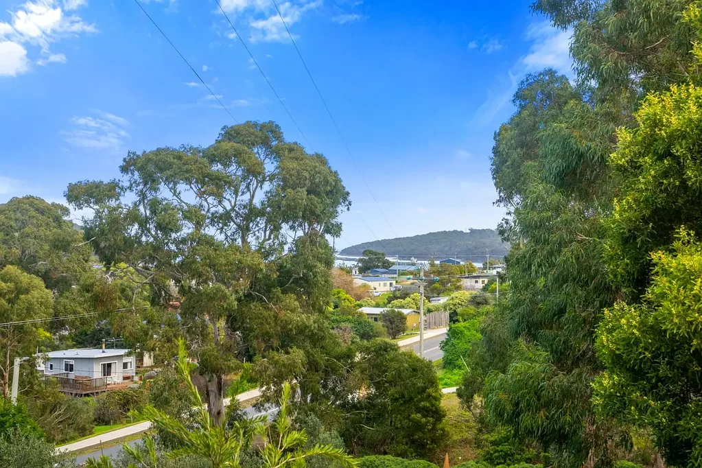 Nubeena 2房  LITTLE UNIT, LITTLE PRICE - JUST $249,000 +