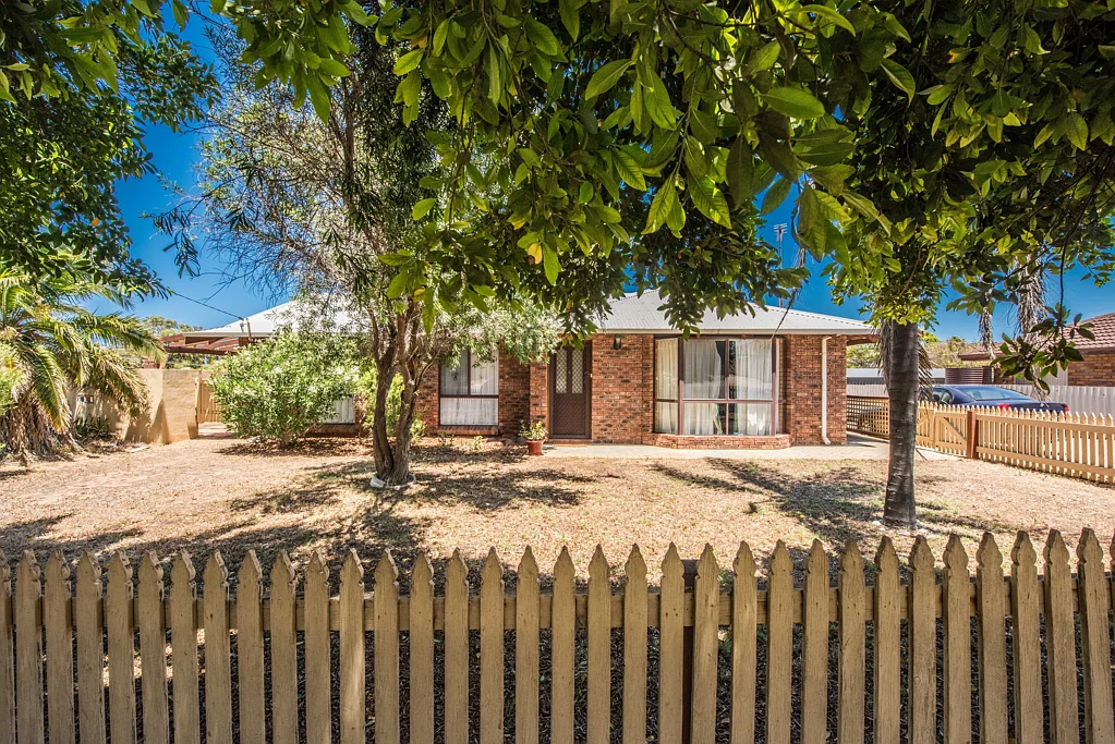 4 Reeve Terrace, Port Denison, WA 6525