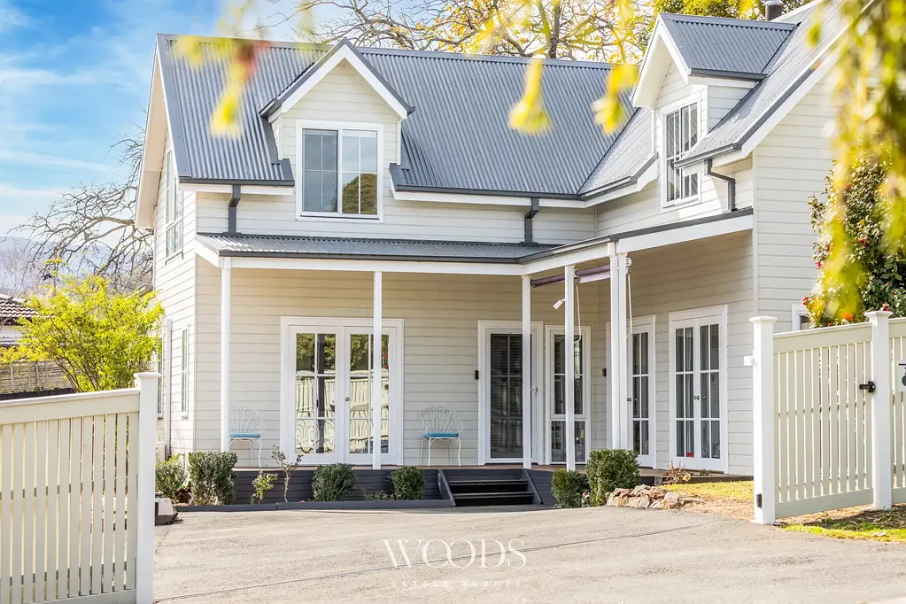 Healesville 5બેડરૂમ Hampton’s Elegance Meets Yarra Valley Charm