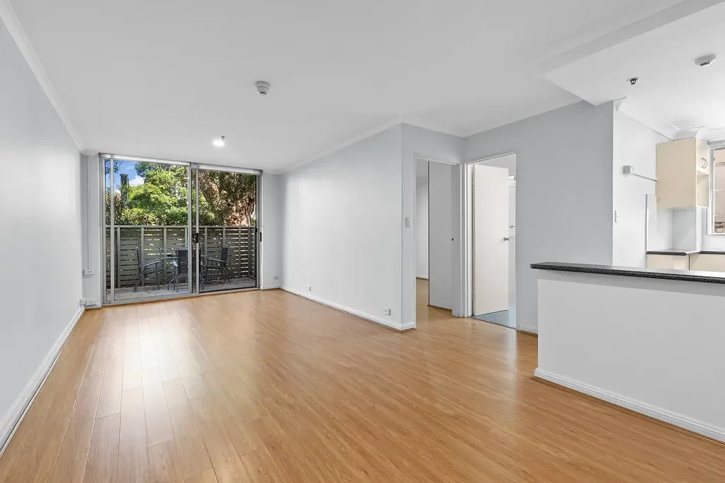 OVERSIZED APARTMENT AT 'ANNANDALE LODGE'