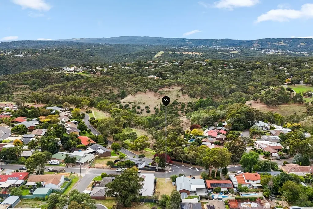 Flagstaff Hill Lifestyle & Location Enjoying Gorge & Adelaide Hills Views.