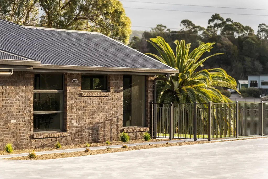 Ambleside 3房  Waterfront Living with Effortless Style