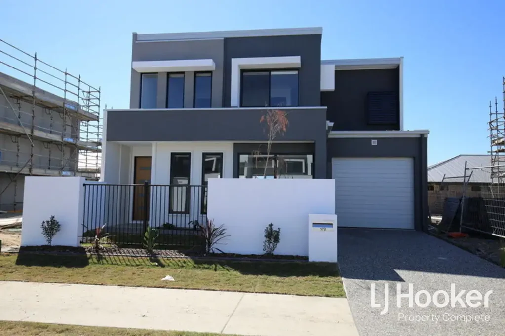 Stunning Townhouse In Perfect Location!