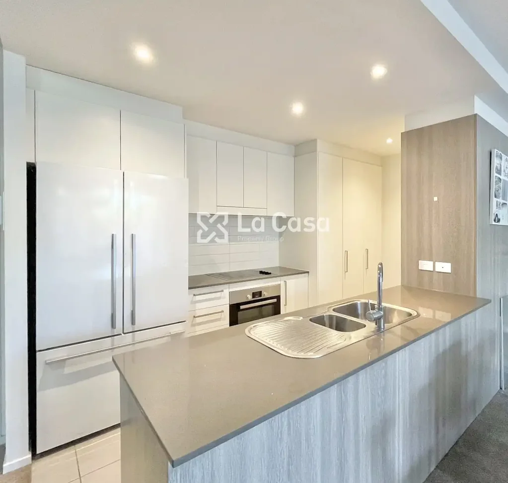 Urban Retreat: Perfect One-Bedroom Apartment in Woden Center