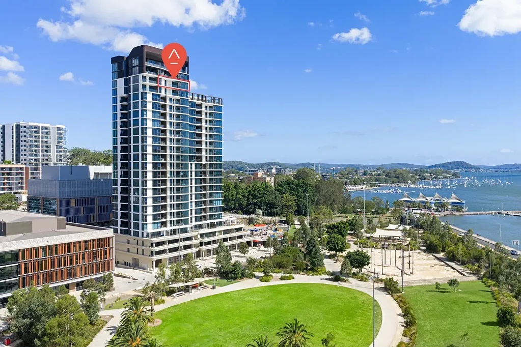 Gosford 3ห้องนอน A Rare Level 22 Sub-Penthouse With Only One Neighbour