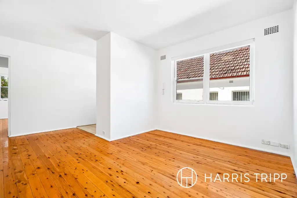 Spacious, Sun-Drenched Living in a Central Locale