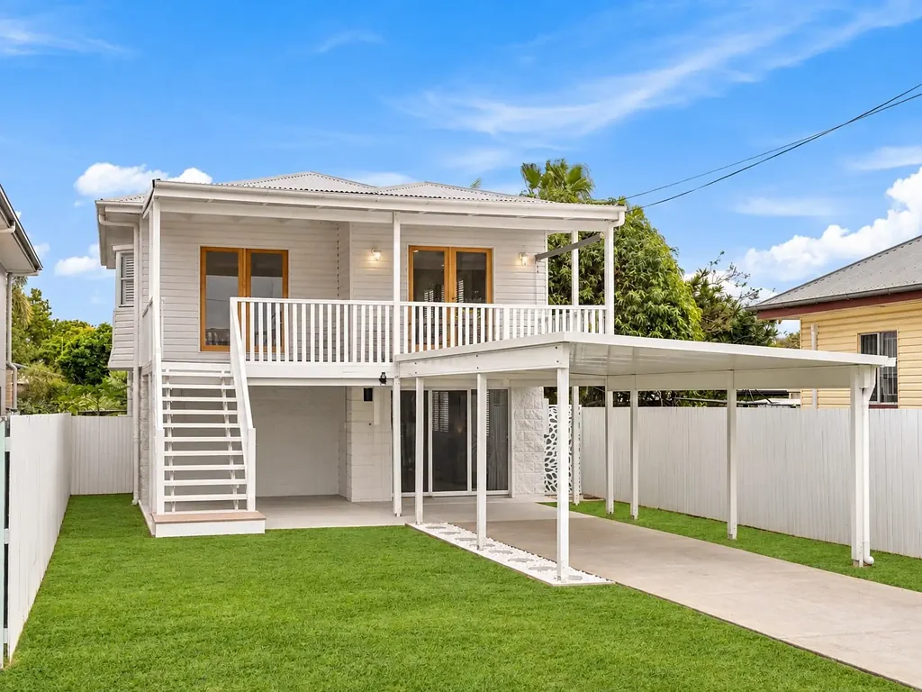 Woody Point 3બેડરૂમ FRESH COASTAL HOME WITH SELF-CONTAINED LEVELS AND RESORT LIFESTYLE