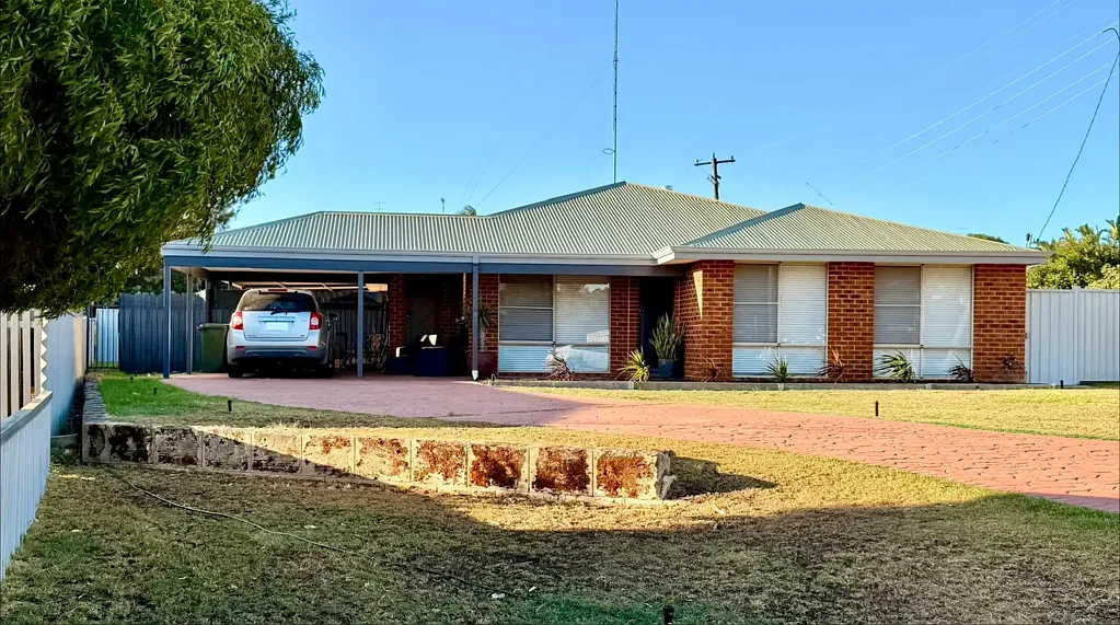 Waroona 4房  Corner Block 4x2 - Neat & Tidy on 801sqm of Land & Space