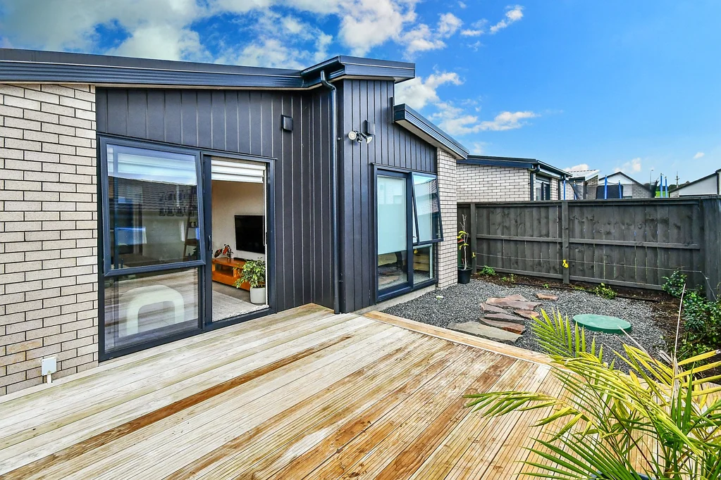 Sunny Corner Site Living