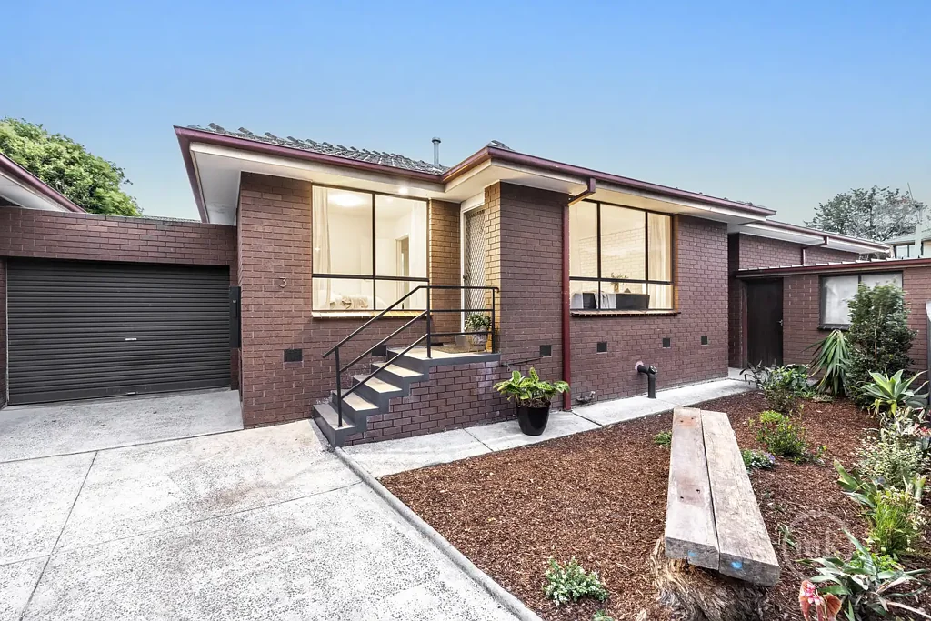 Thomastown 2 Slaapkamer Exquisitely Presented with Timeless Charm & Modern Luxury