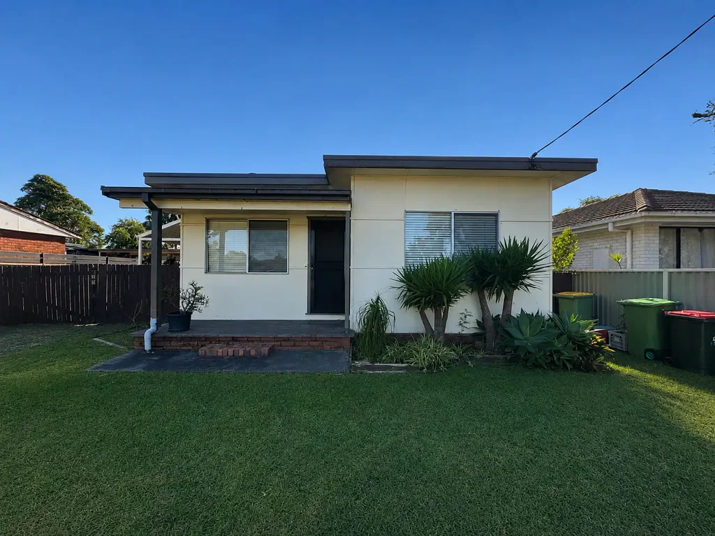 Easy Living in a Great Location - Water Included