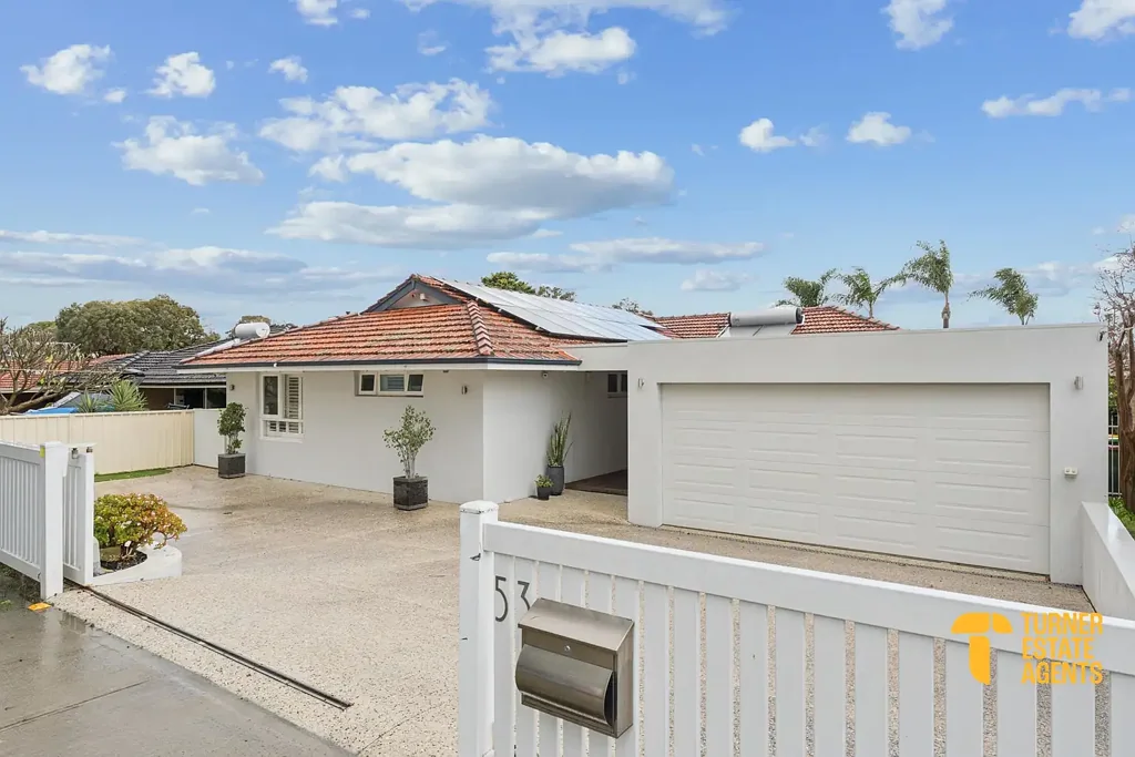 Booragoon 4Kwarto POOL. ENTERTAINING. SPACE. THIS HOME HAS IT ALL.